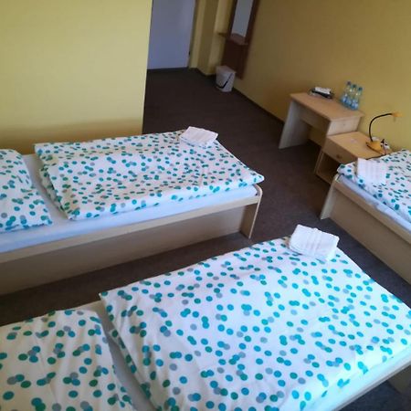 Hotel Modra Hvezda Sadská מראה חיצוני תמונה