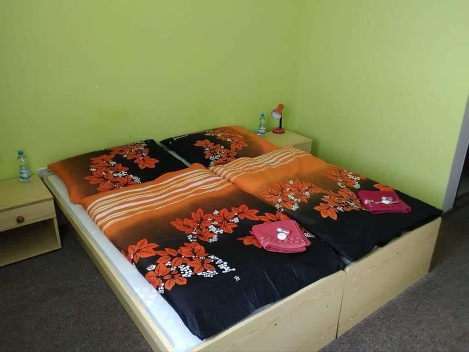 Hotel Modra Hvezda Sadská מראה חיצוני תמונה