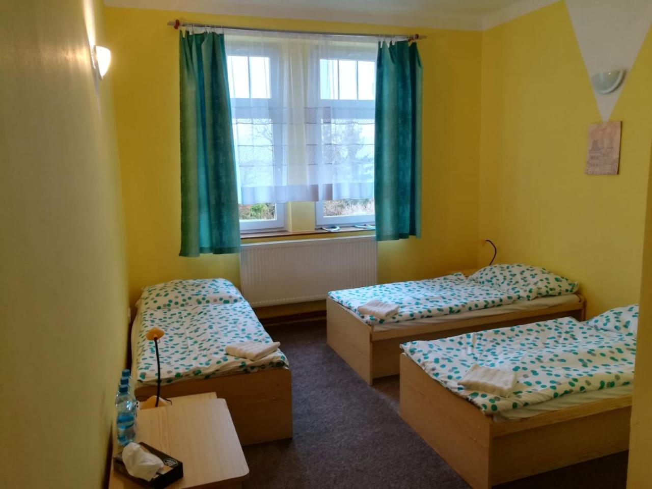 Hotel Modra Hvezda Sadská מראה חיצוני תמונה
