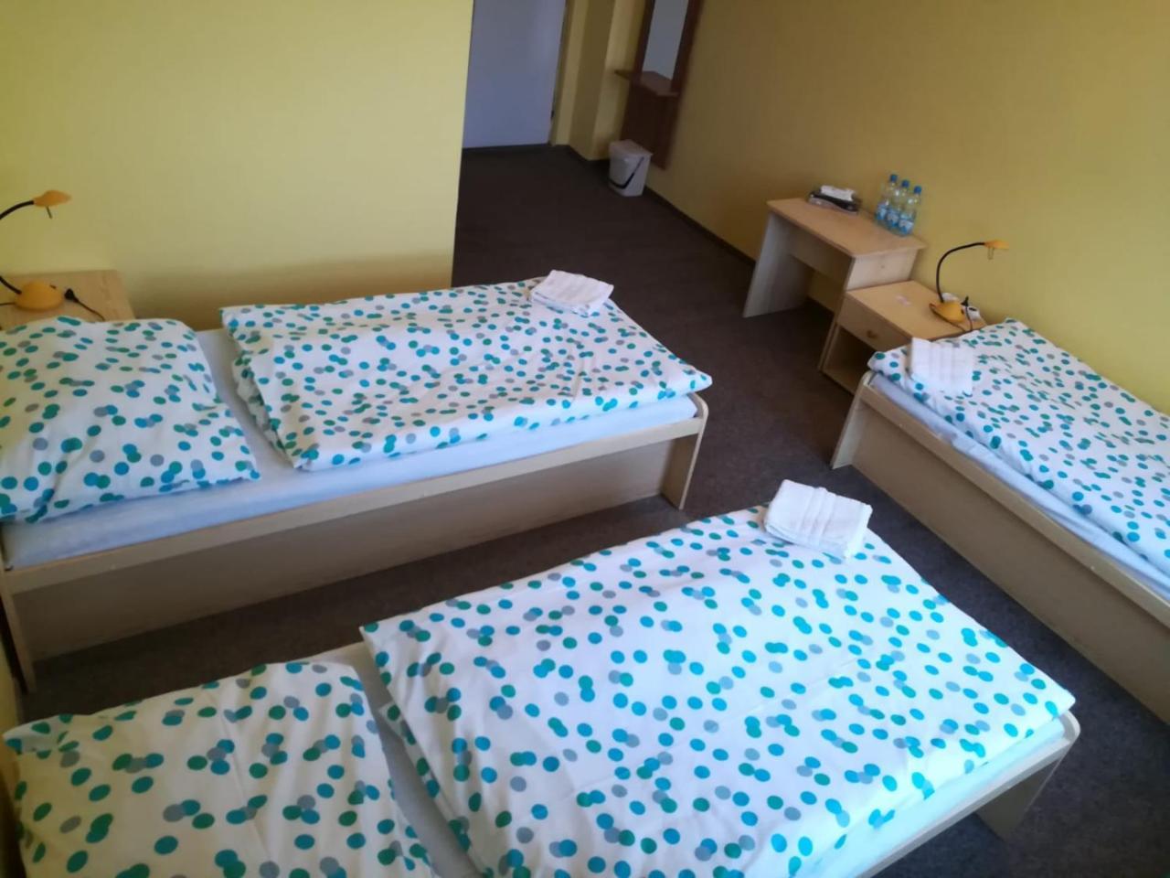 Hotel Modra Hvezda Sadská מראה חיצוני תמונה