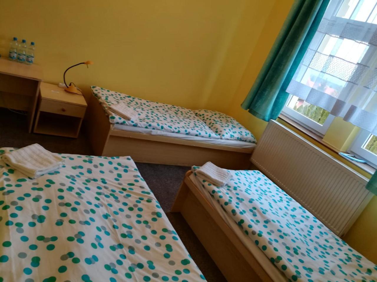 Hotel Modra Hvezda Sadská מראה חיצוני תמונה